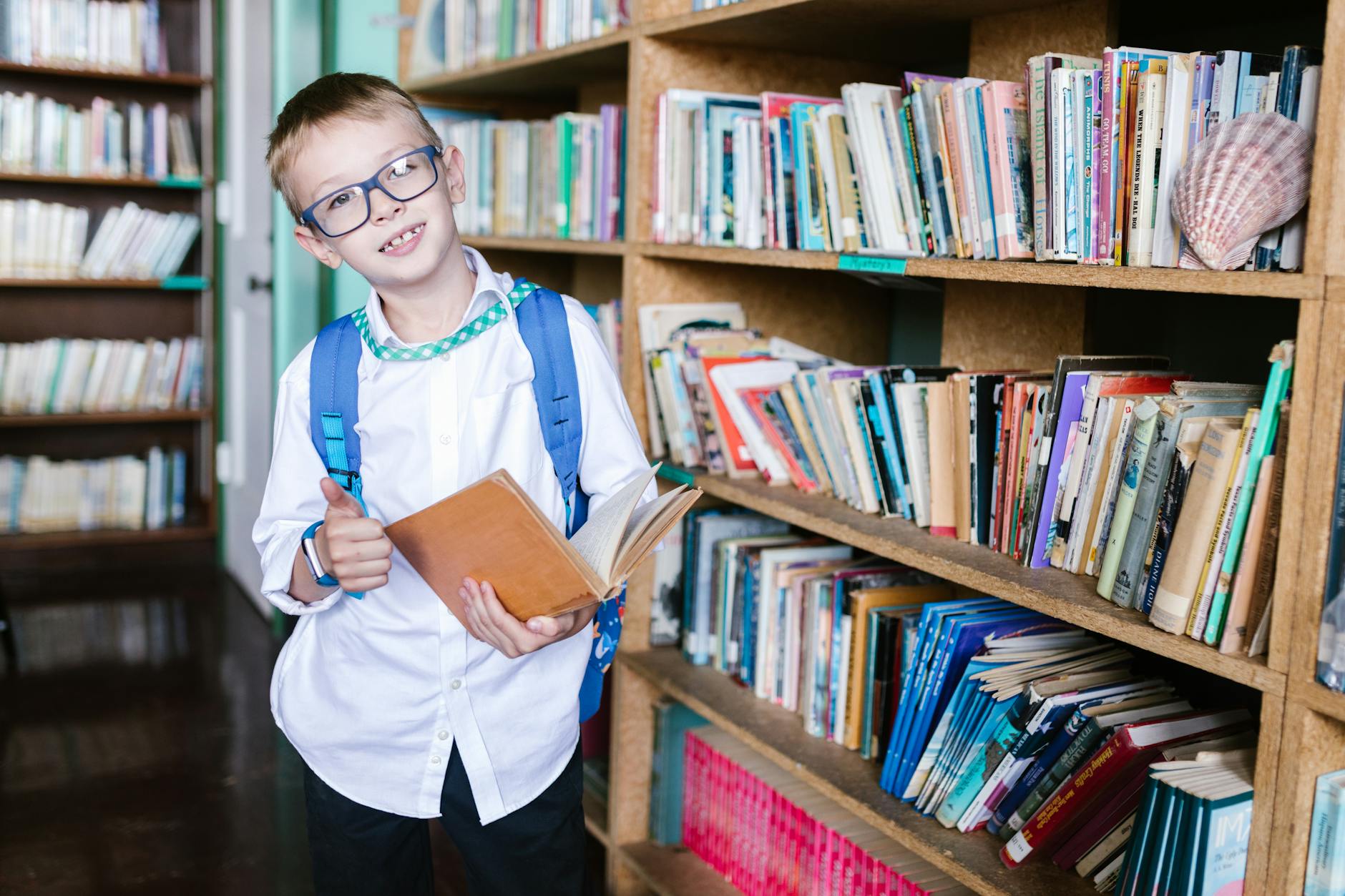 Schulbücher spenden: Wo und wie Sie alte Bücher abgeben