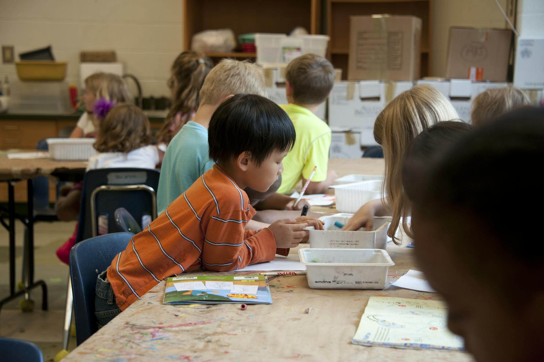 Kunstunterricht Grundschule: Methoden & Materialien im Überblick