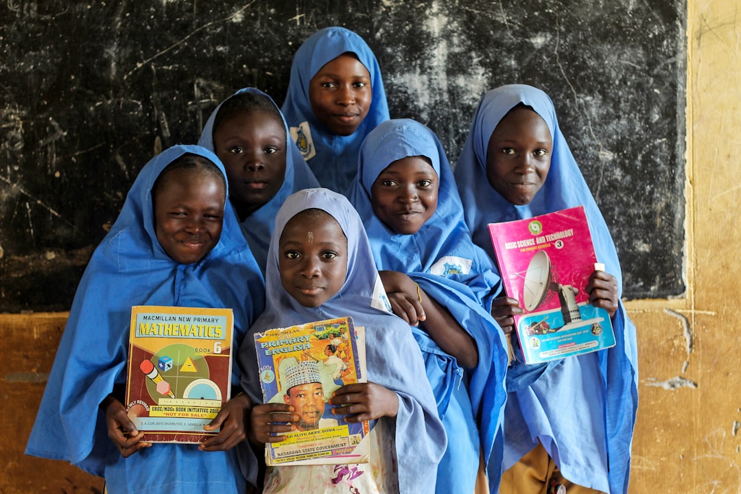 Schulbücher spenden: So machst du mit gebrauchten Büchern richtig viel Gutes